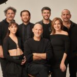 Carla Peterson Instagram - Les presento a este grupo que llega al teatro para romperla toda! @reverso.laobra la dirige y escribió el maravilloso @matias.feldman y se armo equipo de actores de los buenos buenos! @marcoacaponi @nicogarciahume @diecremonesi @juanfarola (Juan Isola ) y la bella @milaclaudeville . A partir de marzo en el teatro @teatrolaplaza . Podes conseguir tu entrada en @plateanet Y ahora solo queda decirles vengan al teatro que en Argentina sabemos hacerlo y muy bien!!! Los esperamos. #reverso @reverso.laobra