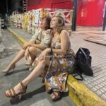 Carla Peterson Instagram - A partir de Hoy podes ver @nomerompanlapelicula en NETFLIX !!!! Queeeeeee?????? Si amigacha y tambien amigachos… @netflix @chenetflix @netflixlat @netflixesp Nosotras anoche festejamos haber hecho esta película tan divertida . Parte del grupo está en las fotos el resto en nuestros corazones! Algunas del team. Aguante La VaNDA 🪻del rescate.!!! Y si te gusta dale LiKe . Fuerte ese aplauso!! @julietadiaz77 sos una actriz importante y divertida! @pan.contenidos @habitacion_1520_producciones @tigerhouseprod @sandrarojas0 @jaz_rodriguezduca @eugeniaguerty