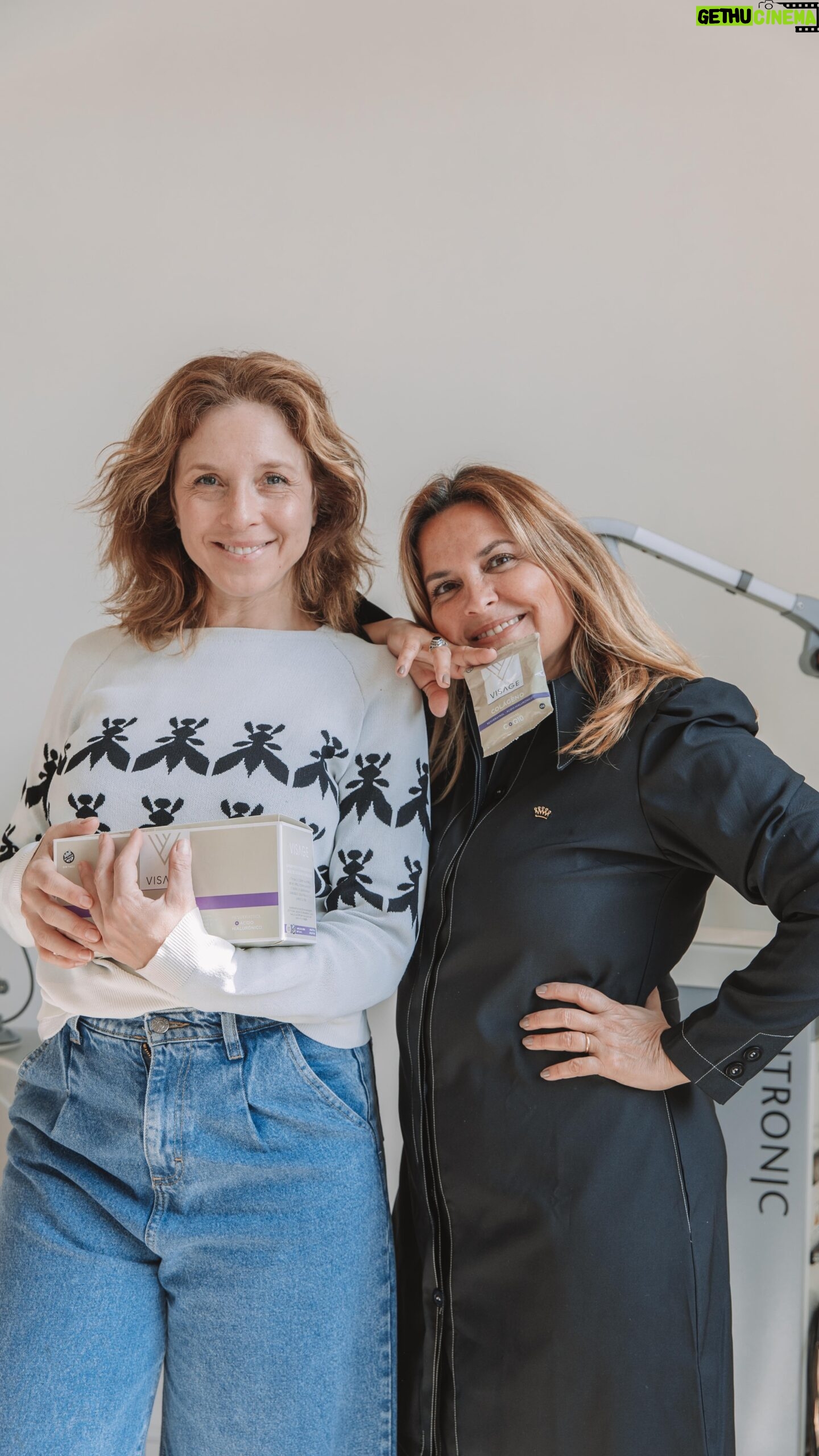 Carla Peterson Instagram - VISAGE - 1 AÑO 🎬 Capítulo 1: Qué es el colágeno? Nuestro colágeno visage cumple 1 año y junto con @petersoncarla y @liliandemarchi les armamos una serie de episodios para contarles TODO sobre el colágeno. Encontralo en nuestra tienda 🛍️ www.tienda.concepto-estetico.com.ar/colageno-visage/