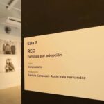 Carla Peterson Instagram - @red_familiasxadopcion es una muestra de fotos y de historias. Historias que ponen el foco en el derecho de todos los niños, niñas y adolescentes a tener una familia. Son 16 familias que nos hablan de amor, de encuentros, y de la construcción de vínculos. Historias diversas que vale la pena conocer. Los esperamos en la sala 7 de @elrecoleta De martes a viernes 13.30 a 22 h Sábados, domingos y feriados 11.15 a 22h Entrada libre y gratuita. Fotos: @noralezano Producción @irala.rocio @carrascal.patricia