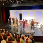 Carla Peterson Instagram - Estrenamos @reverso.laobra . ahora es nuestra pero también de ustedes. Vengan al teatro. Viernes sábados y domingos. Si queres sacar entradas entra a @plateanet @paseolaplazaok . Dirigida y escrita por @matias.feldman @marcoacaponi @nicogarciahume @milaclaudeville @juanfarola y @diecremonesi como el estúpido de Mark! 🤣los esperamos! Que es real y que no?