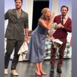 Carla Peterson Instagram - Estrenamos @reverso.laobra . ahora es nuestra pero también de ustedes. Vengan al teatro. Viernes sábados y domingos. Si queres sacar entradas entra a @plateanet @paseolaplazaok . Dirigida y escrita por @matias.feldman @marcoacaponi @nicogarciahume @milaclaudeville @juanfarola y @diecremonesi como el estúpido de Mark! 🤣los esperamos! Que es real y que no?