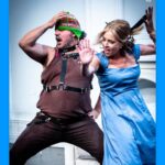 Carla Peterson Instagram - Estrenamos @reverso.laobra . ahora es nuestra pero también de ustedes. Vengan al teatro. Viernes sábados y domingos. Si queres sacar entradas entra a @plateanet @paseolaplazaok . Dirigida y escrita por @matias.feldman @marcoacaponi @nicogarciahume @milaclaudeville @juanfarola y @diecremonesi como el estúpido de Mark! 🤣los esperamos! Que es real y que no?