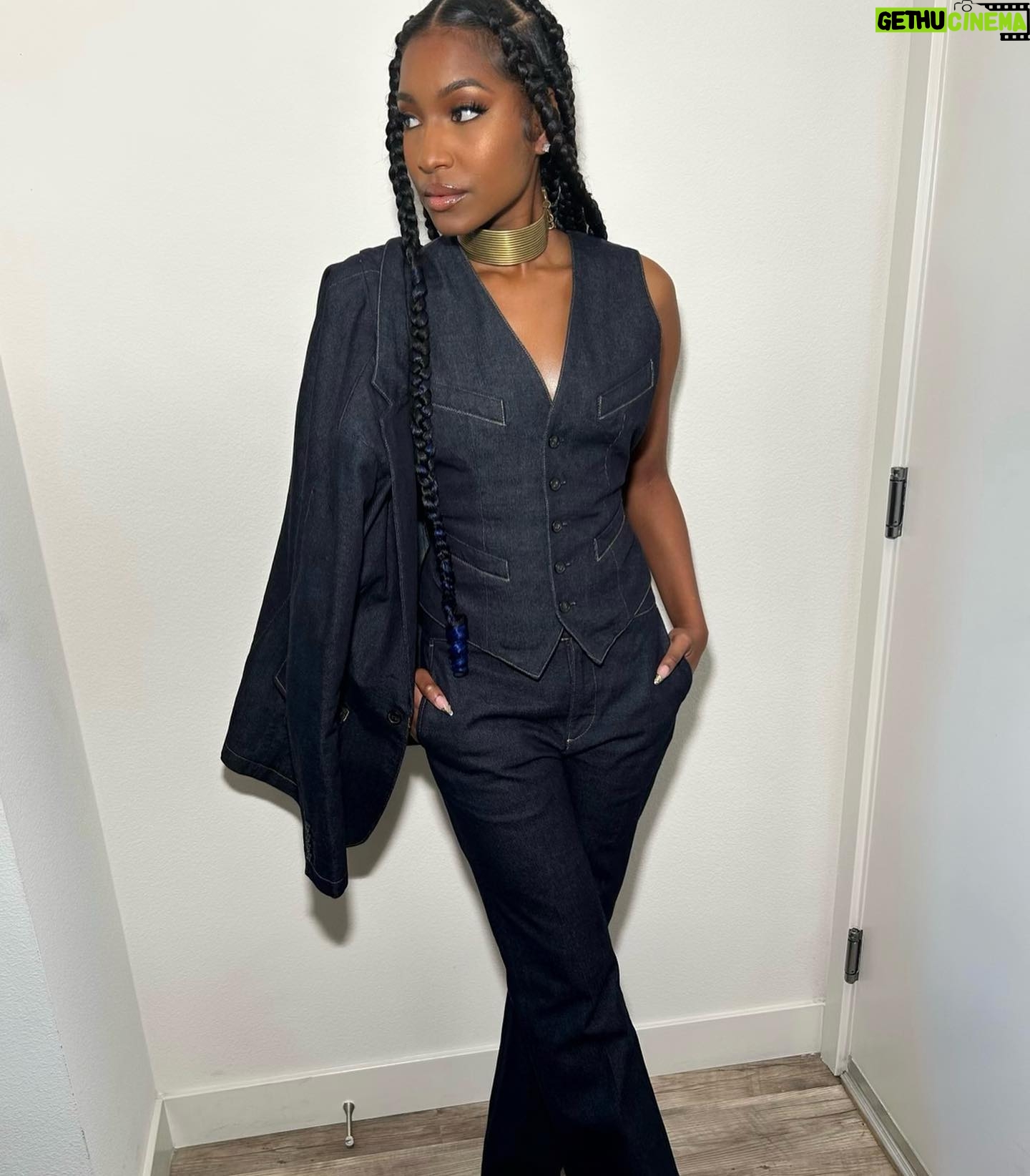 Carlacia Grant Instagram - I love a 3 piece suit paired with Nipsey blue knotless braids. 🤣🥰🫣 @PoloRalphLauren @ELLEUSA #HollywoodRising #PoloRLStyle Glam Hair @hushbychloe MUA @seanharrismakeup Stylist @orettac