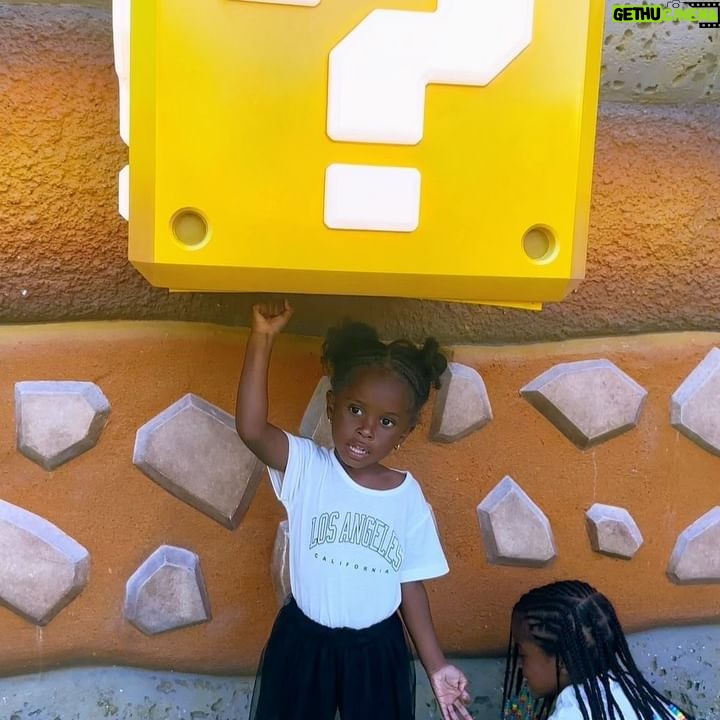 Carlacia Grant Instagram - My niece wanted to come to L.A for her 7th birthday 🥳 😘😍 Aunties day at the amusement park. Thank you to @unistudios for the tickets.