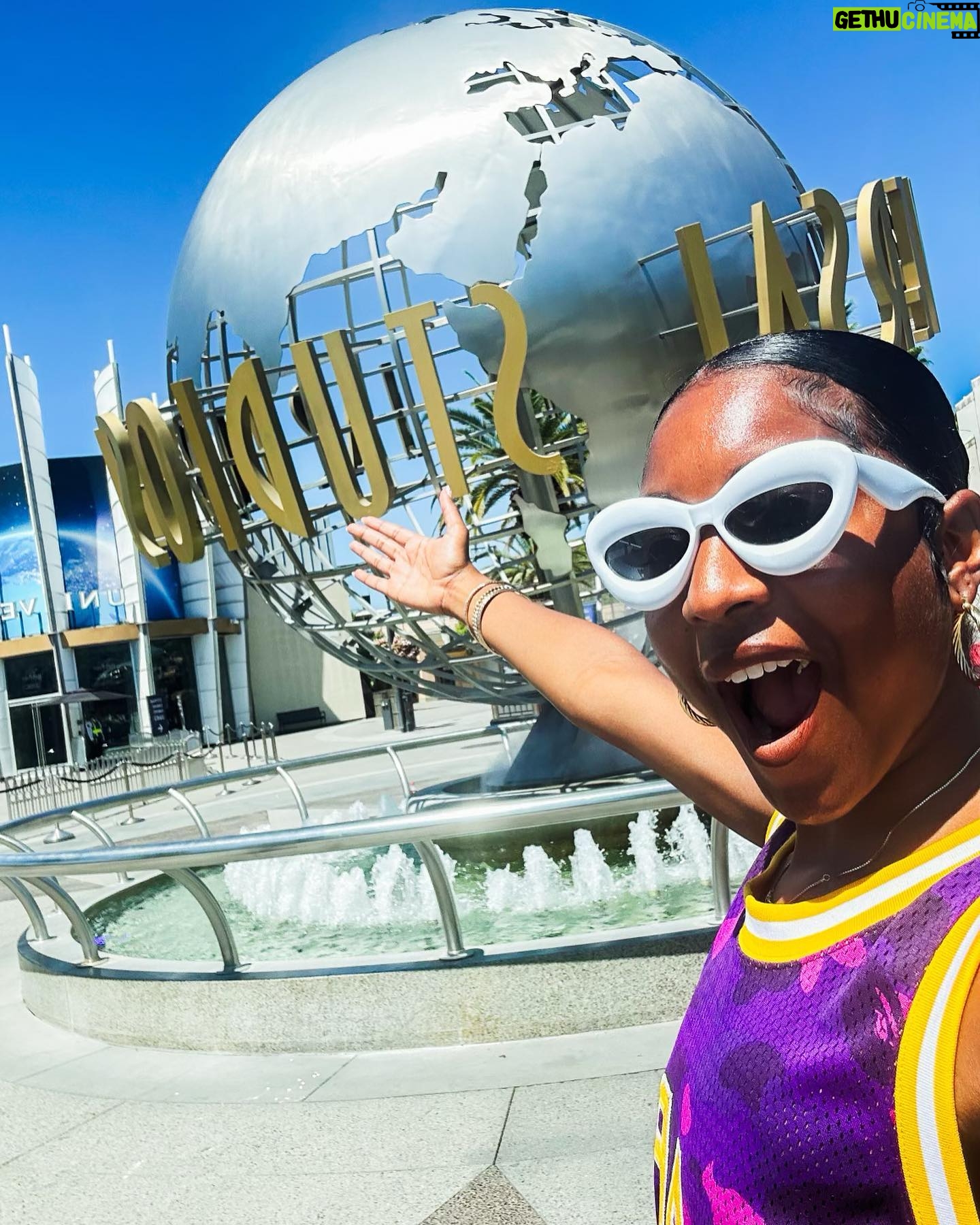 Carlacia Grant Instagram - My niece wanted to come to L.A for her 7th birthday 🥳 😘😍 Aunties day at the amusement park. Thank you to @unistudios for the tickets.