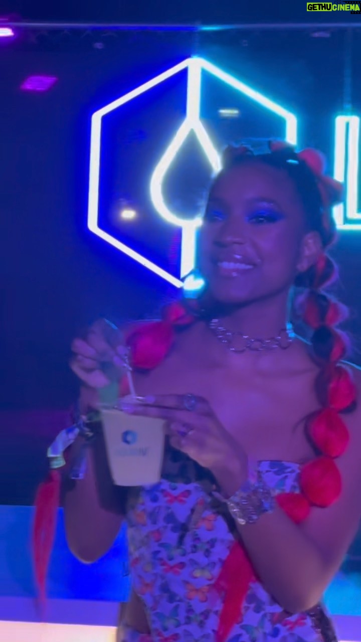 Carlacia Grant Instagram - Lemon Lime Liquid I.V. kept me hydrated all festival weekend 🍋 @liquidiv #liquidIVpartner #liquidiv