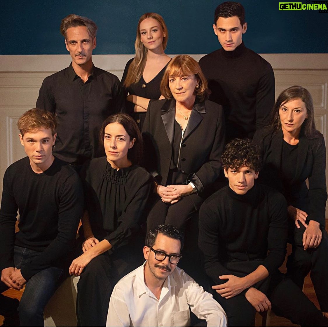 Carlos Cuevas Instagram - Vuelvo a casa después de terminar el rodaje de Alguien tiene que morir, una serie de @netflix creada por @manolocaro. Gracias por tanto. 🖤