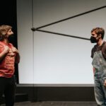 Carlos Cuevas Instagram - Una gamberrada al @teatrelliure 🐺 Terra Baixa, versió de Roger Bernat. @silviapoch 📸