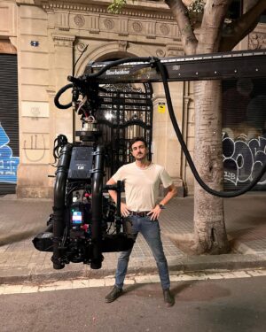 Carlos Cuevas Instagram - #Smiley ja és a @netflixes. Quant d’amor. 🙂♥️🎄

@leentrelineas 📸