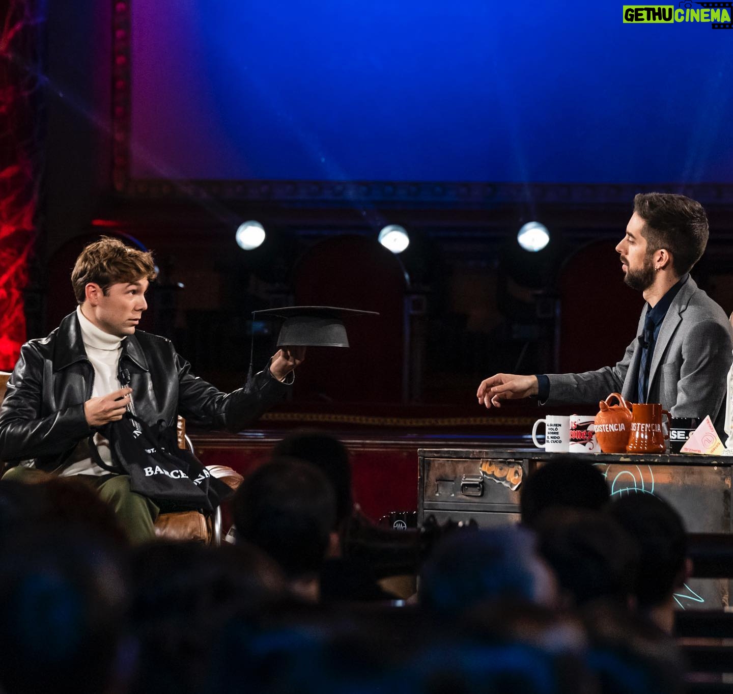 Carlos Cuevas Instagram - La pasamos bien, papá 🎓 @laresistenciacero