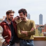 Carlos Cuevas Instagram - Àlex y Bruno ya se conocen y ruedan #Smiley de @guillemclua para @netflixes QUE VE L’AMOR, QUE VE L’AMOR, QUE VE L’AMOR SONANT COM UN EXÈRCIT DE TIMBALS! ❤️‍🔥 📸 @mhuergao