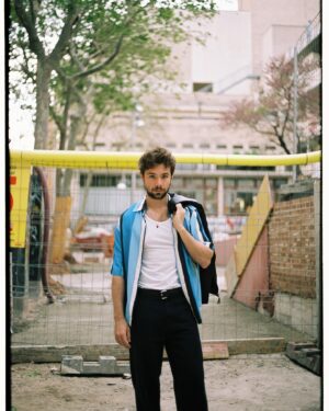 Carlos Cuevas Instagram - 🧊⛓️🏙️ @sandroparis #ad