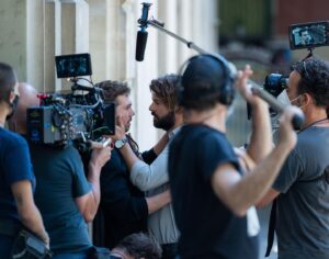 Carlos Cuevas Instagram - La segunda temporada de Merlí : Sapere Aude ya está disponible en @movistarplus. 🌌 

Fotografías de @mariaheras.photo 📸