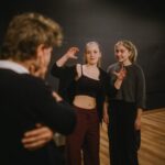Carlos Cuevas Instagram - Del curs que l’ @alba_brunet i jo vam impartir a can @ljou_estudi amb uns actors i unes actrius increïbles 🤍 📸 @leentrelineas