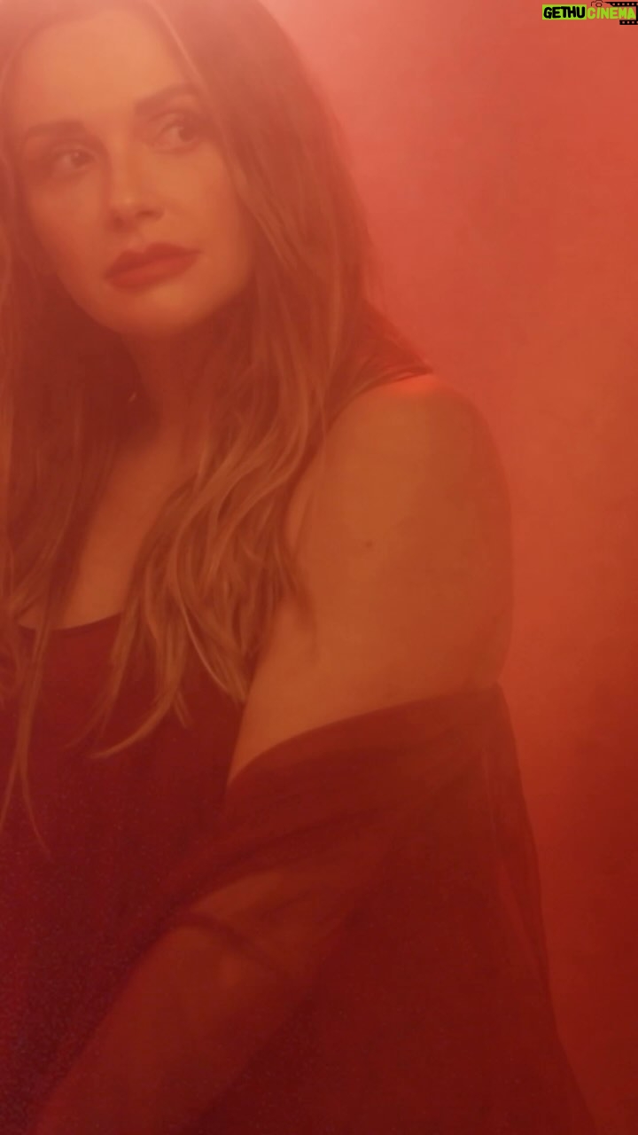 Carly Pearce Instagram - fault line. video song off my new album out now.