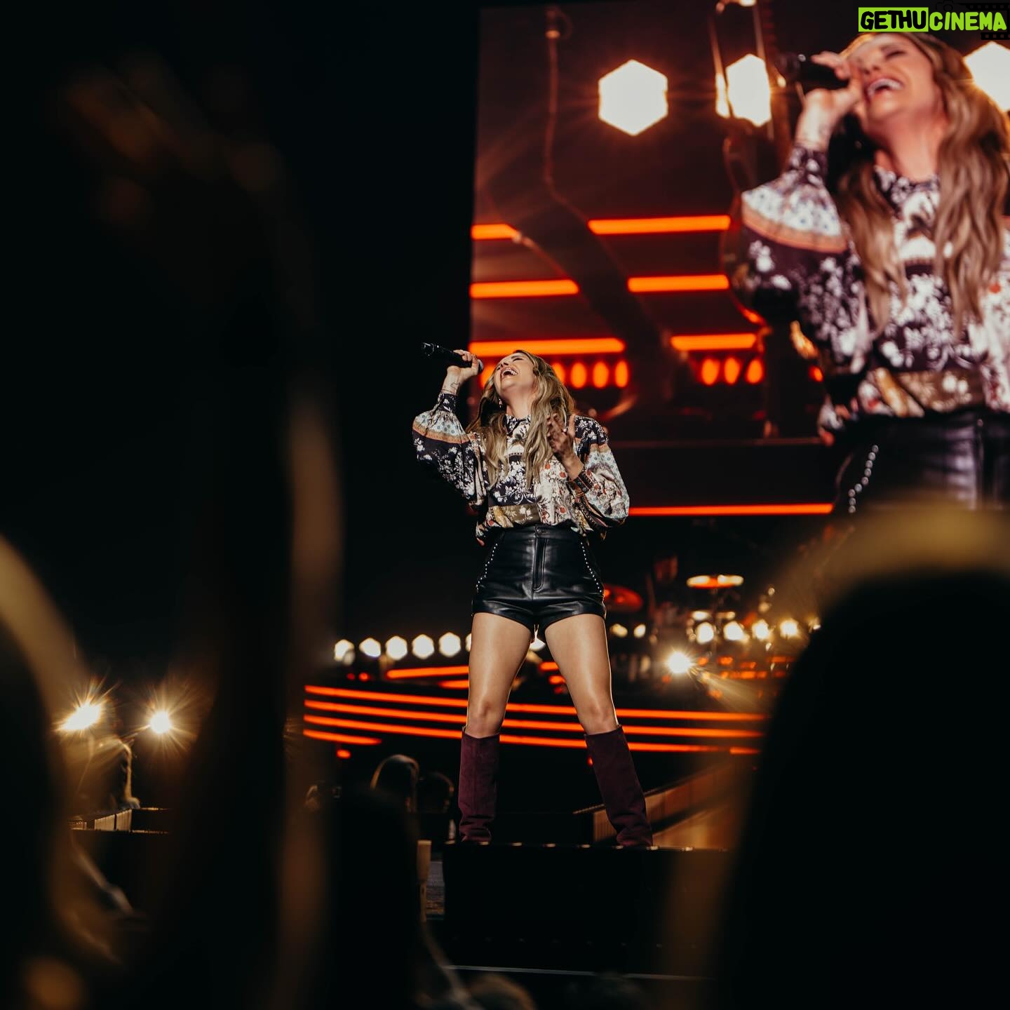 Carly Pearce Instagram – The Standing Room Only Tour with @thetimmcgraw