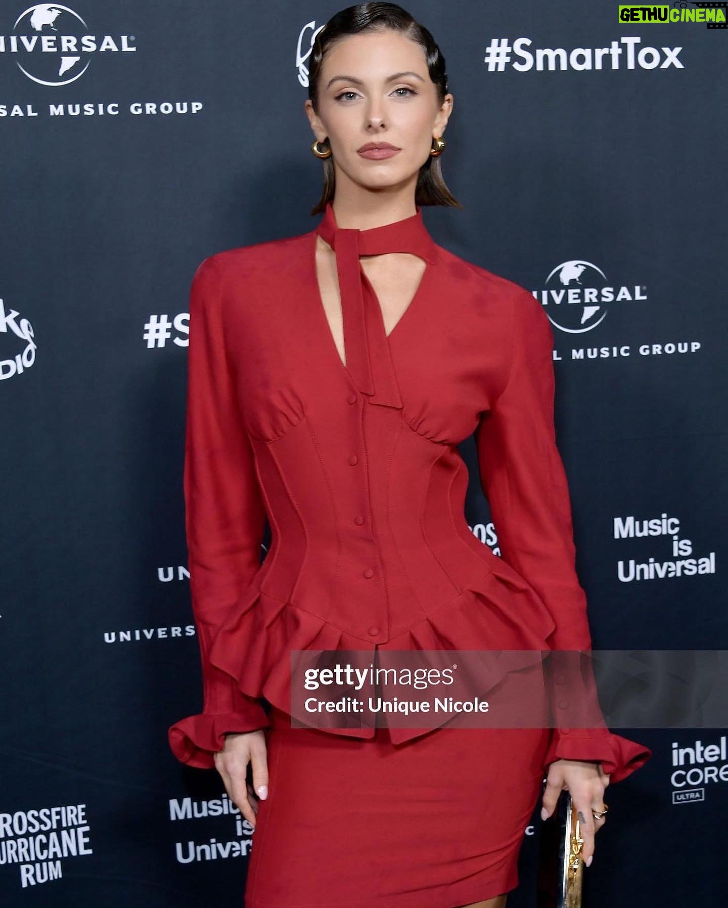 Carmel Rose Instagram - Grammy tiiiings ⭐️ wearing vintage @muglerofficial
