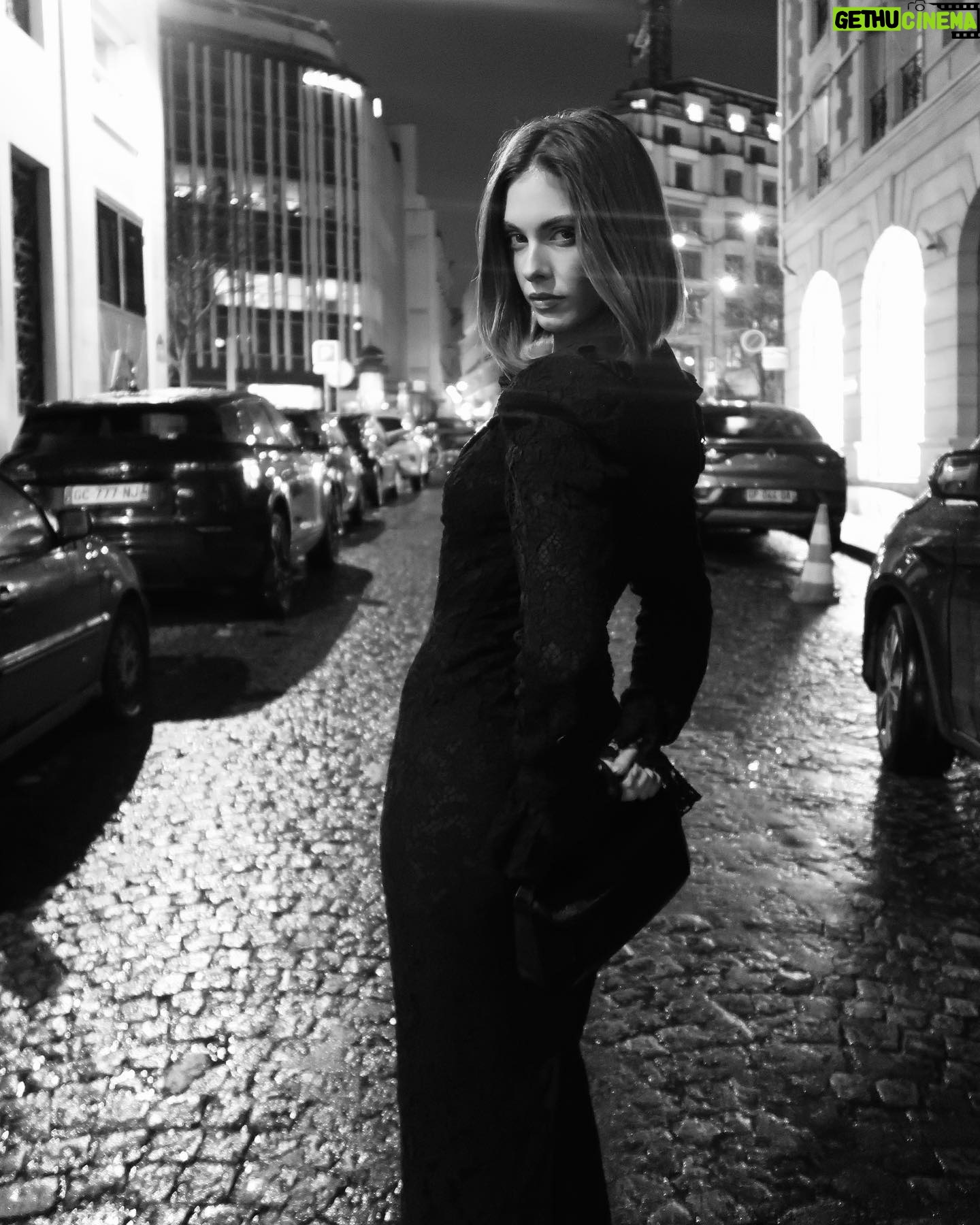 Carmel Rose Instagram - A night out in Paris in @alessandrarich 🤍