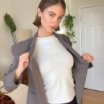Carmel Rose Instagram - Running some errands. What should I wear?? @alo