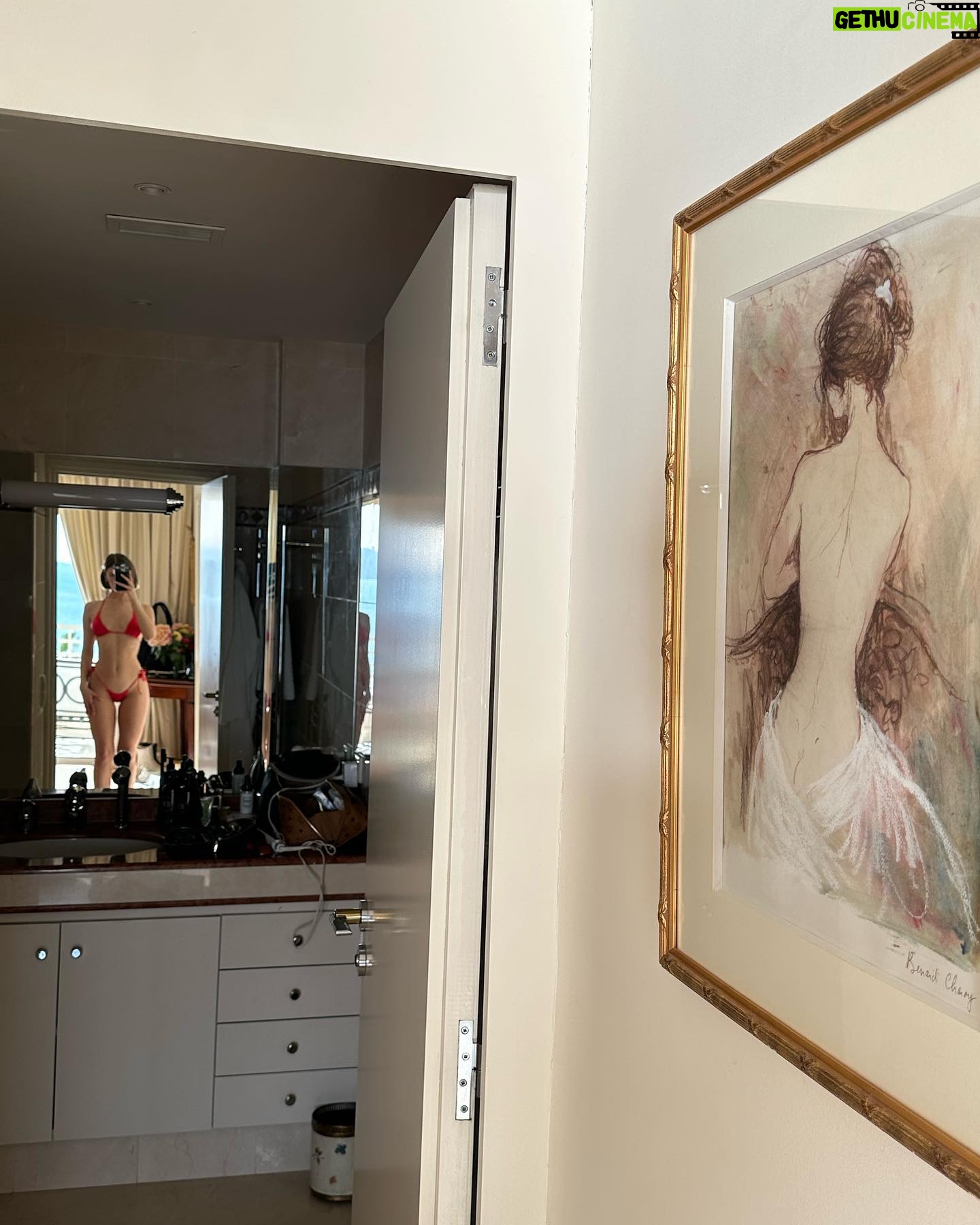 Carmel Rose Instagram - Postcards from the most perfect apartment on the French Riviera 🍓 @buckingham_lloyds