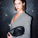 Carmel Rose Instagram - The kind of woman I’m trying to be 🧳 @isabelmarant