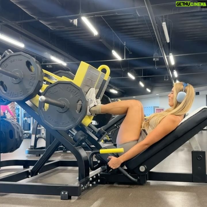 Carmen Carrera Instagram - Gave the boys in Orlando a little run for their money at the gym today 💪🥰♥️ had to #showupandshowout ☺️☺️