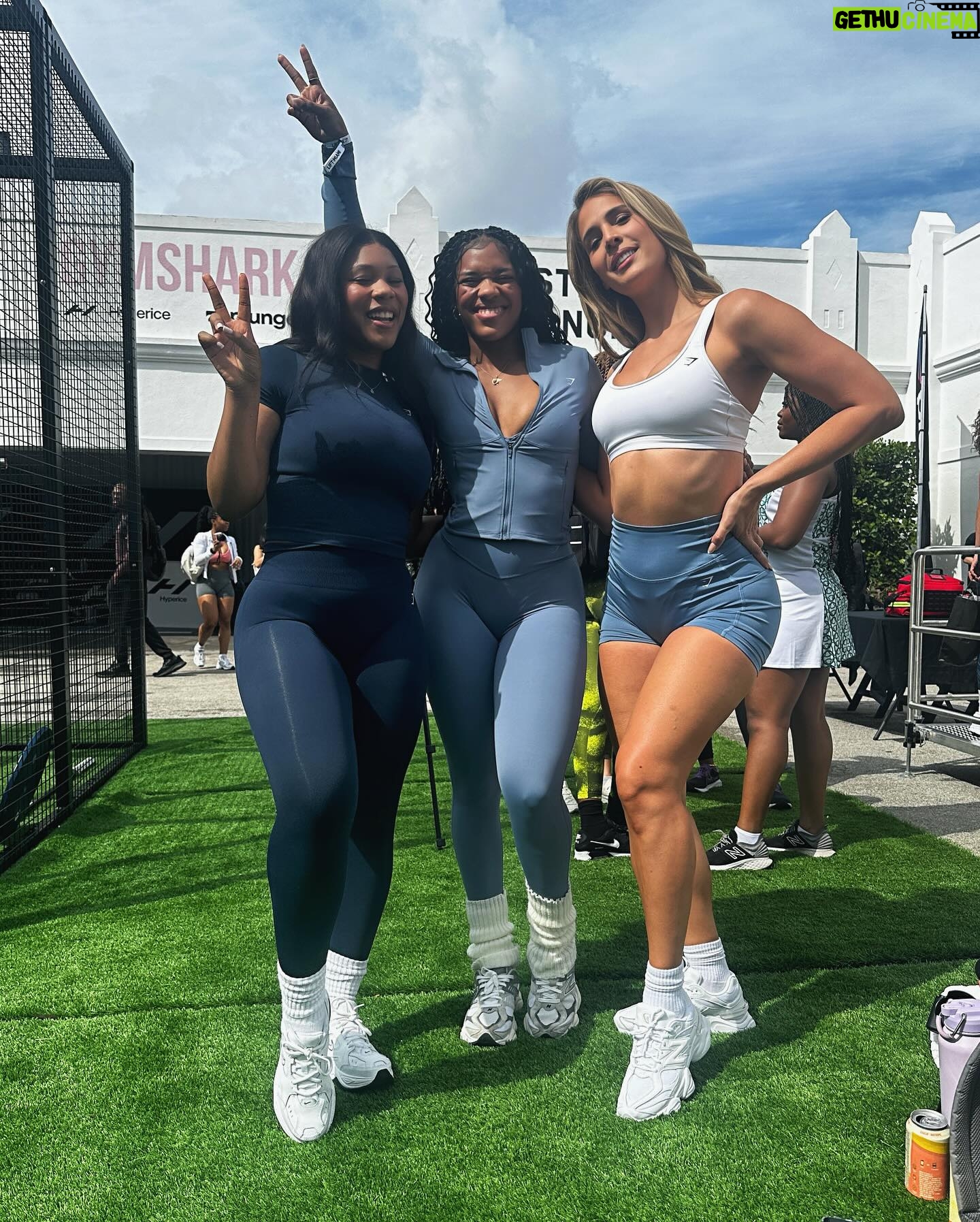 Carmen Carrera Instagram - Lift : Miami Day 1 🙌🥰 had so much fun meeting so many amazing women 💪🤍💙 @gymshark #liftmiami #gymsharkliftmiami @gymsharkwomen