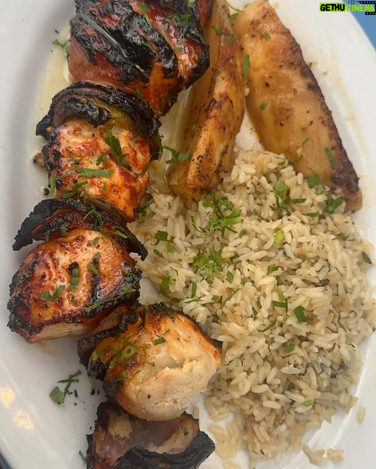 Carmen Carrera Instagram - Had a fabulous lunch at one of my new favorite Greek places in Malibu @tavernatony 💙🩵🤍 Just in time for Malibus 33rd birthday! 🥳 If you’re in the mood for fantastic Greek food, check them out @tavernatony #chefskiss 🩵🤍💙 Just after sitting down, we were served a white bean dip with fresh warm bread. Probably the best canapé or hors d’oeuvre I’ve ever had. Amazing. We then started with Horiatiki, which is a mixed veggie salad and feta cheese, with an amazing lentil soup 🔥 My main course was the Chicken Breast Souvlaki, which is skewered chicken breast served with rice & Greek potatoes. I felt like it was the best option for my fitness meal plan. The meat & potatoes were seasoned exquisitely, and the rice was perfect. 👩🍳 To finish off, I recommend the tiramisu or the baklava and a fresh latte. 10 out of 10.