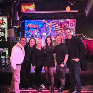 Carmen Villalobos Instagram - La noche de anoche con amigos de siempre ❤️ 1.@tonylozanoj @doclizariza @jasonlizarazo #david 2.Esa falda chiquitca qué bonita te queda 3.Bailadero pa'que gocen 4.Se pasó sabroso 5.No queríamos que dejaran de cantar 6.La primera vez de David 7.Nuestra mesa 8.Regalito hermoso 9.La última antes de irnos