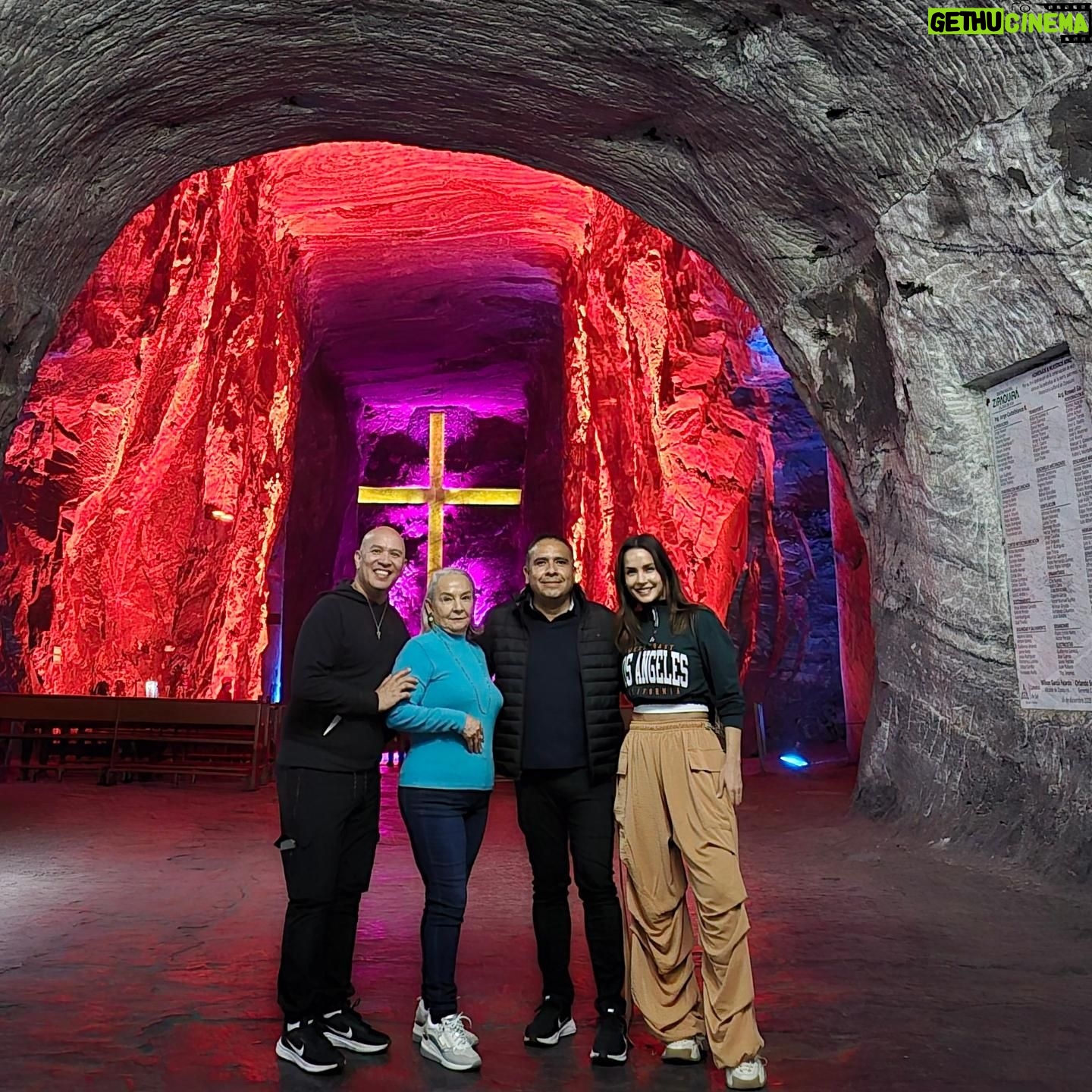 Carmen Villalobos Instagram - Catedral de Sal de Zipaquirá patrimonio cultural, religioso y ambiental! Hoy por hoy la maravilla # 1 de Colombia 🇨🇴 @catedraldesal @tonylozanoj #david #betty