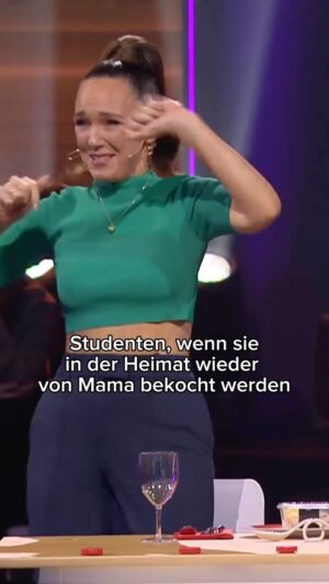 Carolin Kebekus Instagram - Da werden direkt die Tupperboxen ausgepackt! 😂 #WirGegenDie
👉 „Wir gegen die! Die Kebekus Geschwister Show“ - heute um 20:15 Uhr auf ProSieben oder streamen auf Joyn!