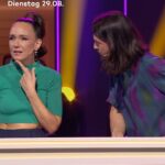 Carolin Kebekus Instagram - In dieser Show müssen sie gemeinsam gegen andere Geschwister-Paare antreten. Ob das gut geht? 😂  #WirGegenDie 👉 „Wir gegen die! Die Kebekus Geschwister Show“ - ab Dienstag um 20:15 Uhr auf ProSieben und Joyn!