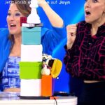 Carolin Kebekus Instagram - Wer wird diesen Kampf wohl gewinnen? Kebekus oder Kerner? 💪 Findet es heraus! #WirGegenDie 👉 „Wir gegen die! Die Kebekus Geschwister Show“ - Dienstag um 20:15 Uhr auf ProSieben oder streamen auf Joyn!