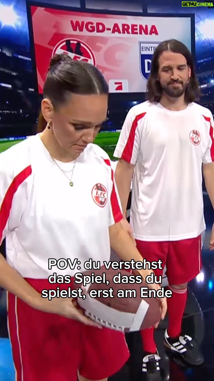 Carolin Kebekus Instagram - „Können wir nochmal anfangen?“ 🥹 #WirGegenDie 👉 „Wir gegen die! Die Kebekus Geschwister Show“ - Dienstag um 20:15 Uhr auf ProSieben oder streamen auf Joyn!