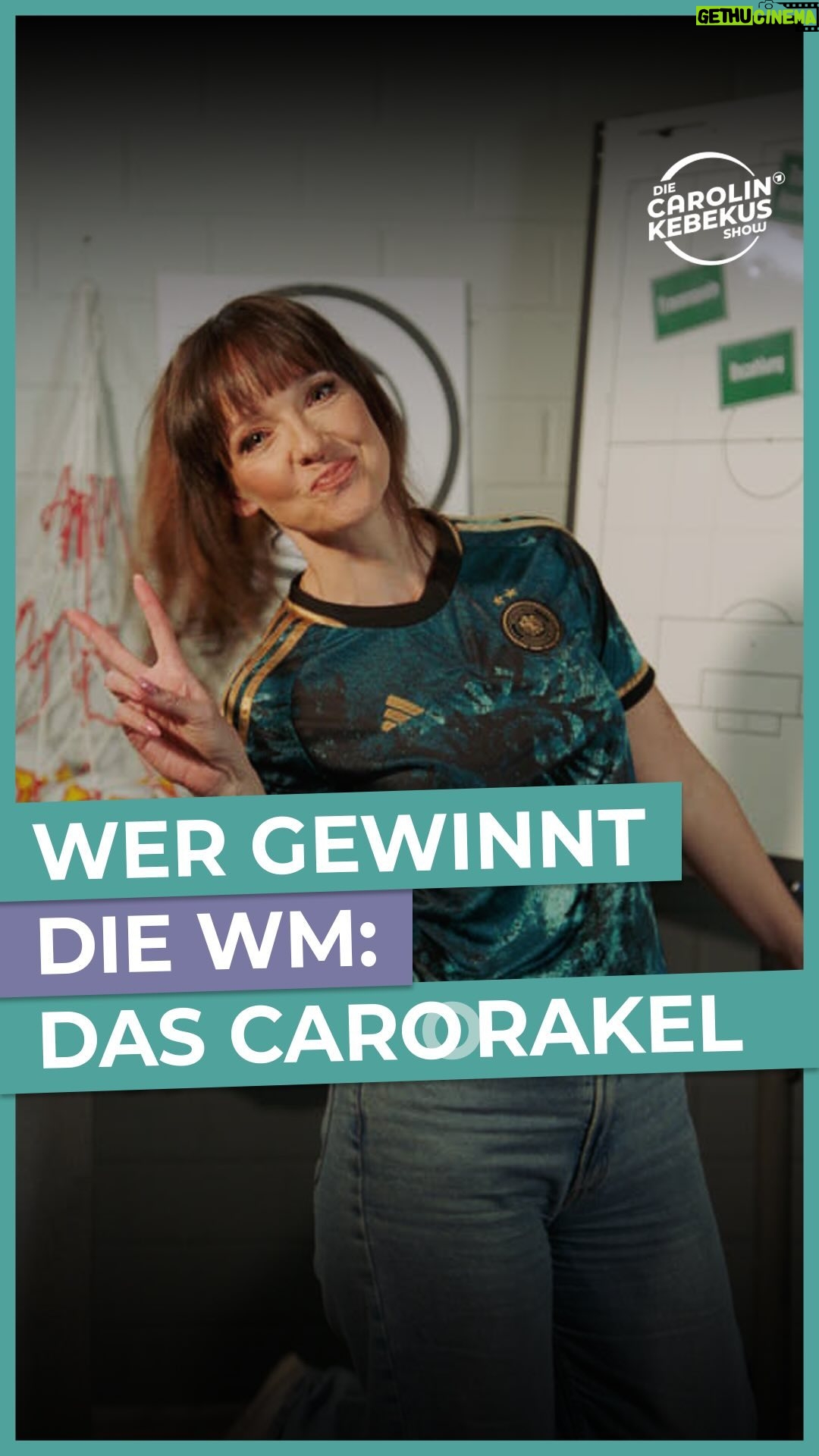 Carolin Kebekus Instagram - Keine WM ohne Orakel – Die Frauenfußball-WM ist gestartet und weil bisher niemand in Krake Pauls Tentakelstapfen treten konnte, nimmt @carokebelin das Ganze einfach wortwörtlich selbst in die Hand. 🎯 Welches Land gewinnt den #FIFAWWC? Das Carorakel verrät es euch! 👀 @dfb_frauenteam 👀 _ #FIFAWWC23 #Frauenfußball #WM2023 #Carorakel #Gewinnerin #FinalCountdown #WMFieber #WWC2023 #WorldCup #FrauenWM #wm