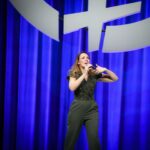 Carolin Kebekus Instagram - Aus Vorfreude auf mein neues Programm hab ich mir gerade nochmal Bilder von der PussyNation-Tour angeschaut, die ich hier mit euch teilen möchte. Wer von euch war damals in welcher Stadt dabei? #throwback #carolinkebekus #carolinkebekuslive #comedy Fotos: @mumpi_kuenster_monsterpics