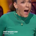 Carolin Kebekus Instagram - Geschichten nach dem Feiern gehen be like: 👉 „Wir gegen die! Die Kebekus Geschwister Show“ - Dienstag um 20:15 Uhr auf ProSieben oder streamen auf Joyn! #WirGegenDie