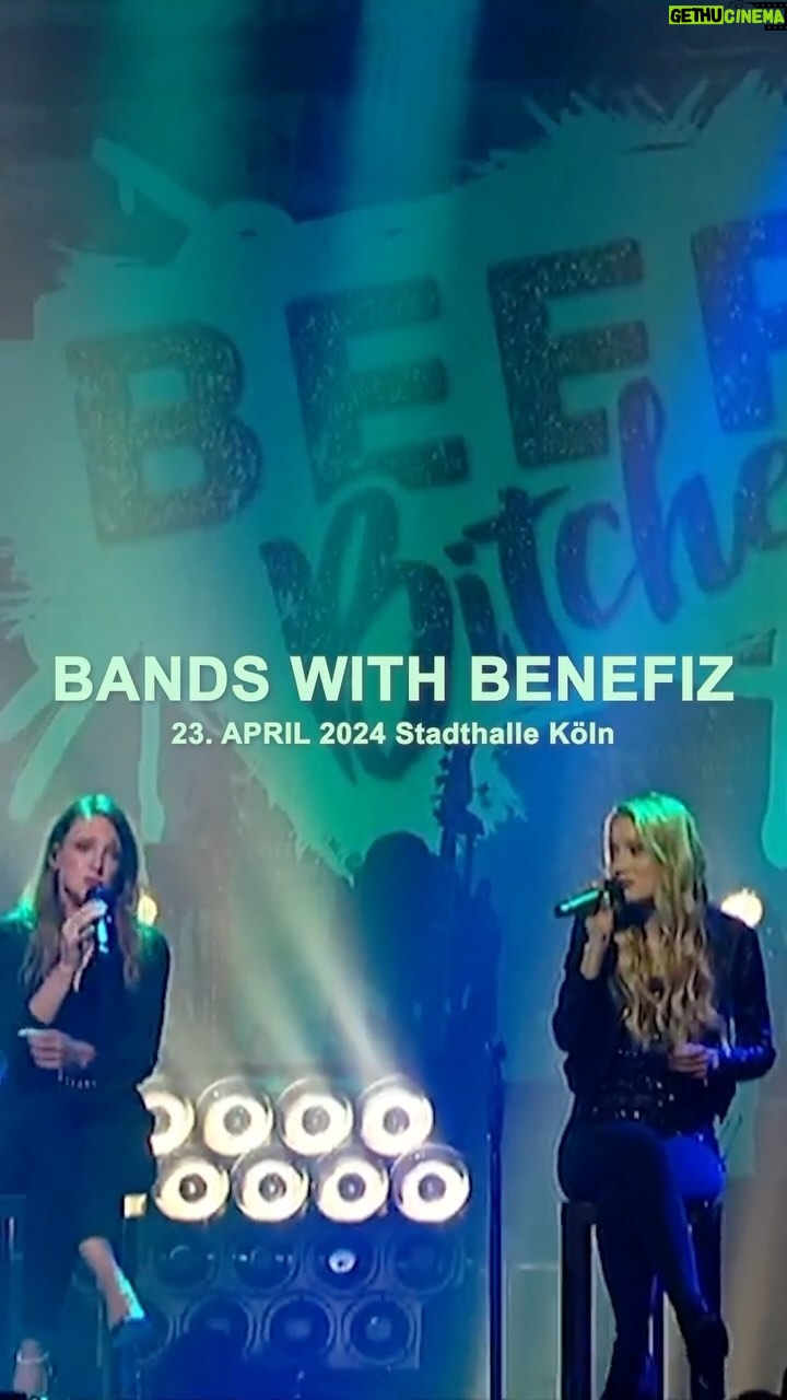 Carolin Kebekus Instagram - BANDS with BENEFIZ - Am 23.04.24 wollen wir mit euch in der Stadthalle Köln laut werden - und zwar für einen richtig guten Zweck! . Wenn ihr Stefanie Heinzmann, Gregor Meyle, Miss Allie und uns BeerBitches auf einer Bühne live erleben wollt, sichert euch JETZT eure Tickets! 🔗Link in Bio Durch den Abend führen Moderatorin Jeannine Michalesen und Comedian Jan van Weyde. . Der komplette Erlös geht an den Deutschen Kinderhospizverein e.V., der Familien mit lebensverkürzend erkrankten Kindern begleitet und unterstützt. Also feiert mit uns und tut dabei noch was Gutes! #bandswithbenefiz @deutscherkinderhospizverein @stadthalle.koeln @carokebelin @nadine_weyer @irina_ehlenbeck @missalliemusic @gregormeyle@stefanieheinzmann @frau_michaelsen @jan_fun_weyde @jasminschwiers @msvanrheinlanden @vanrheinlanden Spd by Stefanie Heinzmann X Video-Edit by @hochglanzfilm