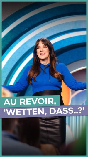 Carolin Kebekus Instagram - @carokebelin präsentiert euch den neuen „Atemlos“ Remix von @shirindavid und @helenefischer schon heute! Am Samstag performen die beiden ihn dann in der letzten Ausgabe „Wetten, dass..?“. Man soll gehen, wenn’s am schönsten ist - tja, den Moment hat @thereal.thomasgottschalk wohl verpasst! Für die Zukunft wünschen wir alles Gute, viel Gesundheit und keine Shitstorms! Und fass bitte, bitte nicht zu viel Frauen ans Knie. Passend: in der aktuellen Folge @dckshow redet @carokebelin über Trigger, Trauma und Therapietrends. Zu finden in der @ardmediathek.