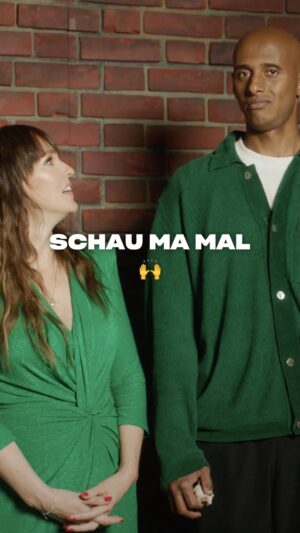Carolin Kebekus Instagram - Schauma mal, was wird. Freitag kommt das XMAS Special von LOL: Last One Laughing bei @primevideode. 🎄

📺  #LOLDE #LastOneLaughing #XMAS