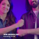Carolin Kebekus Instagram – Es geht los! & zwar GLEICH SCHON! 😍🔥 #WirGegenDie 
👉 „Wir gegen die! Die Kebekus Geschwister Show“ – heute um 20:15 Uhr auf ProSieben und Joyn!