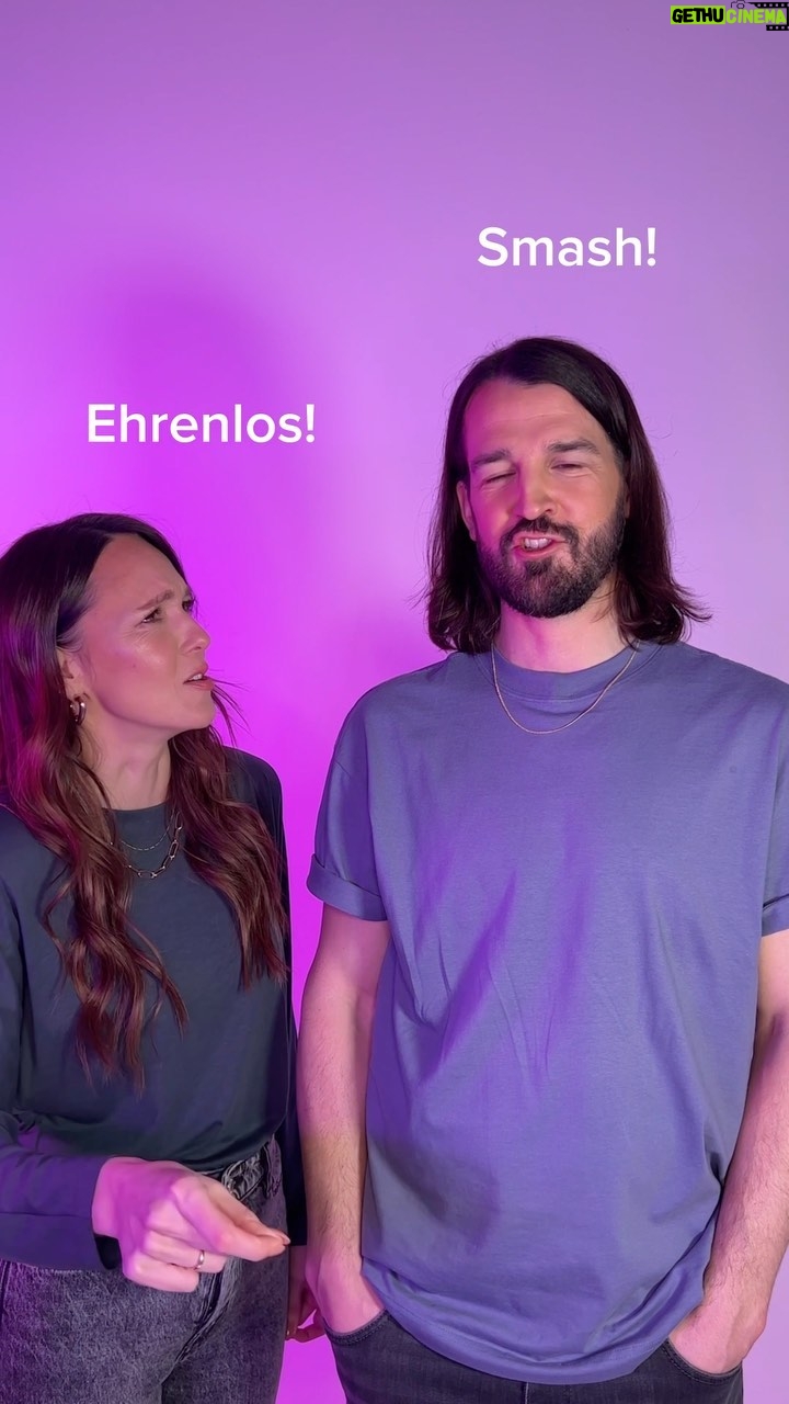 Carolin Kebekus Instagram - Bei diesen Fragen ist sich das Geschwister-Dream-Team aber nicht ganz einig! 😂 #WirGegenDie 👉 „Wir gegen die! Die Kebekus Geschwister Show“ - heute um 20:15 Uhr auf ProSieben und Joyn!