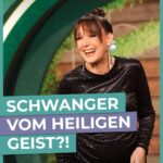 Carolin Kebekus Instagram - Weihnachten – schon ne klasse Geschichte, aber wurde da eigentlich mal ‘n Factcheck gemacht? @carokebelin hat da so einen Verdacht… Das ganze Special aus dem Weihnachtswunderland von #DCKS seht ihr heute um 22:50 Uhr im Ersten oder schon ab 20:15 Uhr in der @ardmediathek.