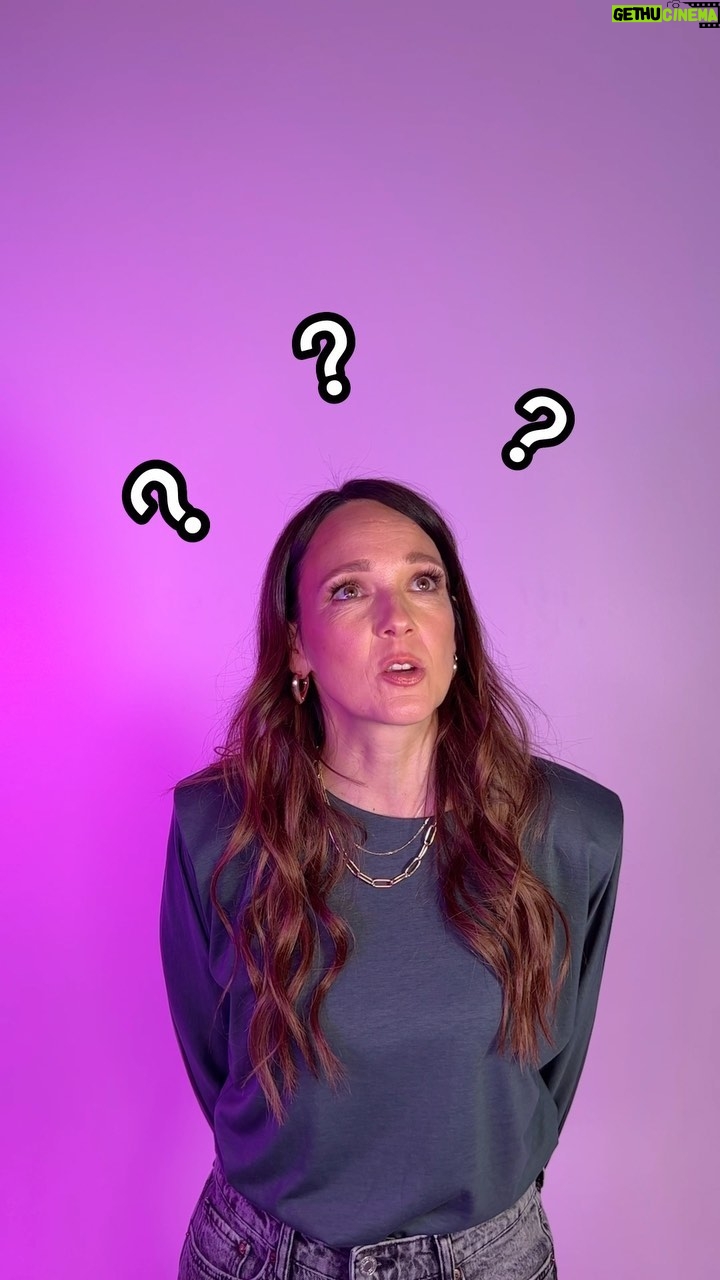 Carolin Kebekus Instagram - Wie gut kennt David wohl seine Schwester Caro? Wir haben es herausgefunden! 🤓 #WirGegenDie 👉 „Wir gegen die! Die Kebekus Geschwister Show“ - morgen um 20:15 Uhr auf ProSieben und Joyn!