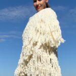 Carolina Ardohain Instagram - Mi manta @pampitabyceferina ideal para arrancar los primeros días de frío! ❄️❄️❄️ Mantón Cloudy súper abrigado y suave para disfrutar de quedarnos en casa! Lo encuentran disponible en mi tienda online de CEFERINA.COM o en la boutique de la galería Promenade 🤍 #mantas #pampita #puralana #modasuatentable #artesanas #lifestyle #handmade #ponchos #ceferina #argentina #tejidos
