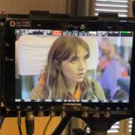 Carolina Kopelioff Instagram - ¡Se pre estrena Train Jam, escape del videojuego! La podes ver todos los miércoles a las 20hs a partir del 6 de diciembre en TEC TV 💫 🎬 @muaargentina @tec.ciencia.ar @incaa_argentina @maitenaminella @julia_elena_zarate @ledesma_jul Tres jóvenes quedan atrapadas en una realidad virtual de la que deberán tratar de escapar, siguiendo la lógica de un videojuego, amenazadas por un grupo de villanos que buscan convertir la ciudad en la que habitan en el basurero del mundo. Las protagonistas serán ayudadas por amigas y amigos que participan de una sesión de programación de videojuegos mientras viajan en un tren. Así, intentarán evitar el colapso ambiental y encontrar una salida, antes de quedar atrapadas para siempre en esa realidad paralela.