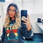 Carolina Loureiro Instagram - fotos aleatórias do programa mais fixe do mundo e que termina hoje! estou nostálgica 🫠🫶 obrigada a todos por esta viagem ✨ não percam hoje, a grande FINAL da máscara! @sicoficial