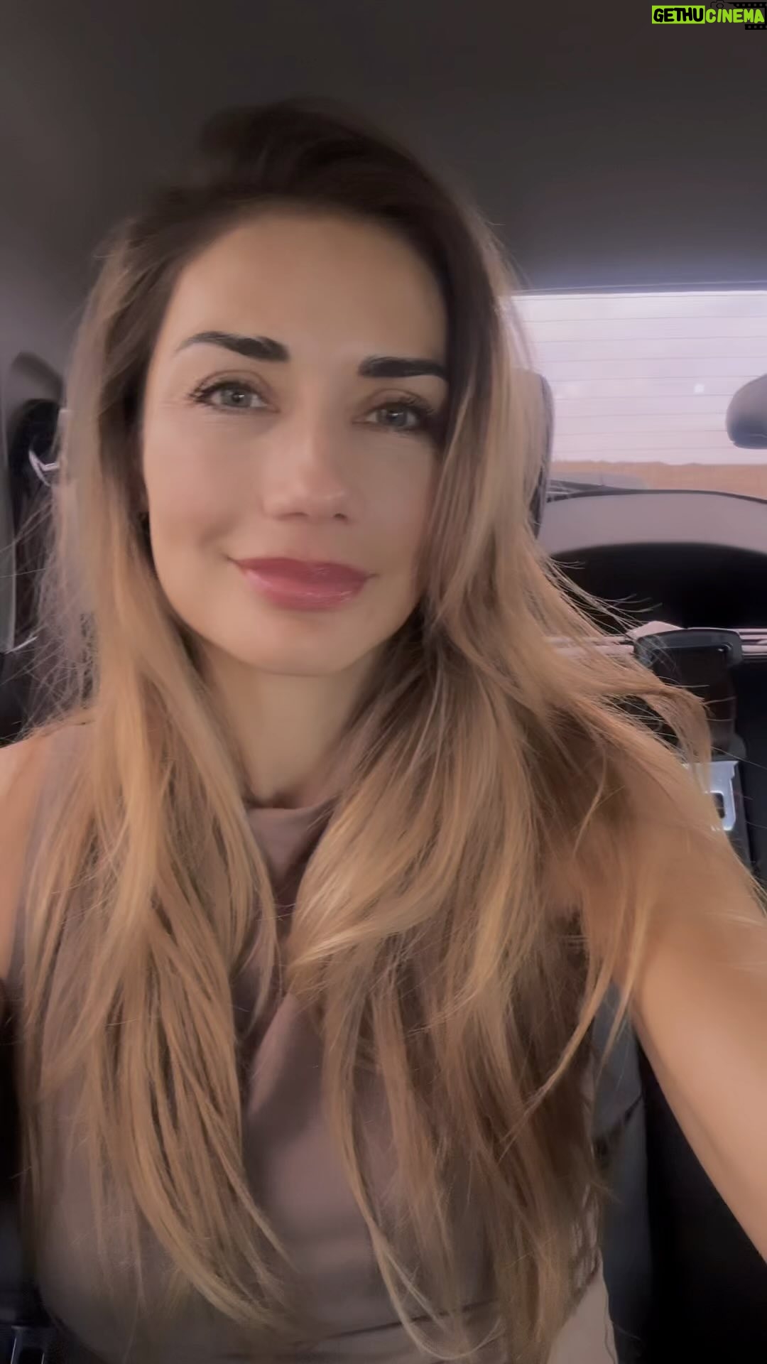 Carolina de Moras Instagram - Atención ….!!!! No se lo pierdan. Concurso flash!!! @Ripleychile es proud supporter de stgo 2023, y sigue apoyando el deporte.... y quiere regalarles entradas a uds, si a uds!! mis querid@s ⭐️tengo 2 entradas dobles para ir a disfrutar del voleibol playa para mañana y ademas 1 entrada doble para uno de los deporte que amooo natación !! cuénteme cual de las entradas quieren ganar y por que merecen ser los ganadores!!! en la noche les daré el nombre de las o los ganadores!! Así que a concursar !!!❤️🇨🇱