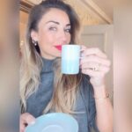 Carolina de Moras Instagram - Ya comenzó el “Winter Sale de Nespresso en @ripleychile con irresistibles descuentos!!!! Encuentra hasta 35% de descuento en increíbles cafeteras!! Y dale color y energía a tu día !!